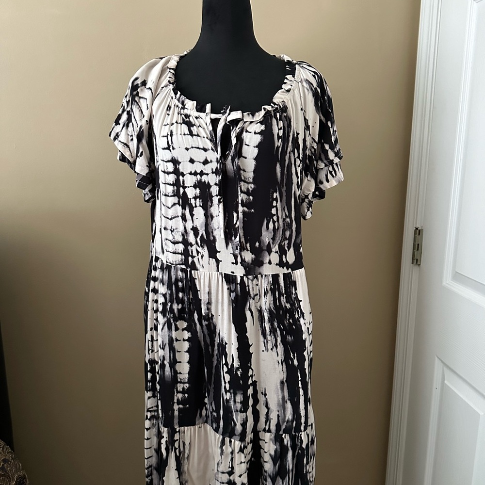 Tribal dress , size L, black and white, fabrics 100% viscose